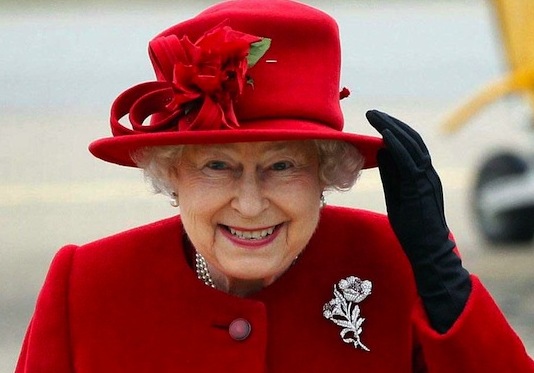 Regina Elisabeta caută pe cineva să-i spele vasele la Palat