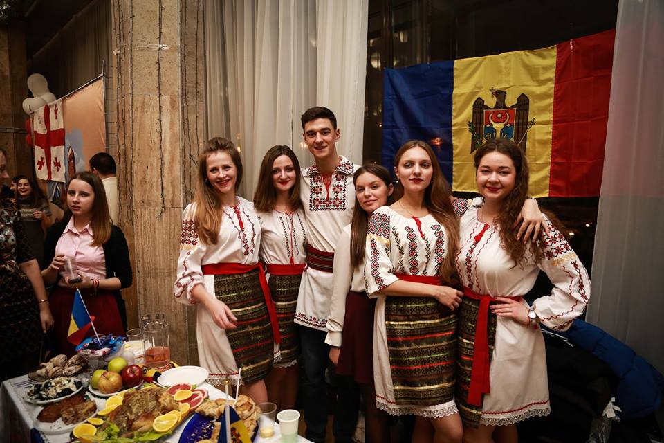 Hora din Moldova, jucată în sala de conferințe a MGIMO 