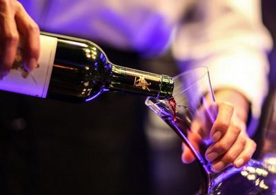 Postul de muncă visat: În Anglia se caută un colaborator pentru degustarea ginului