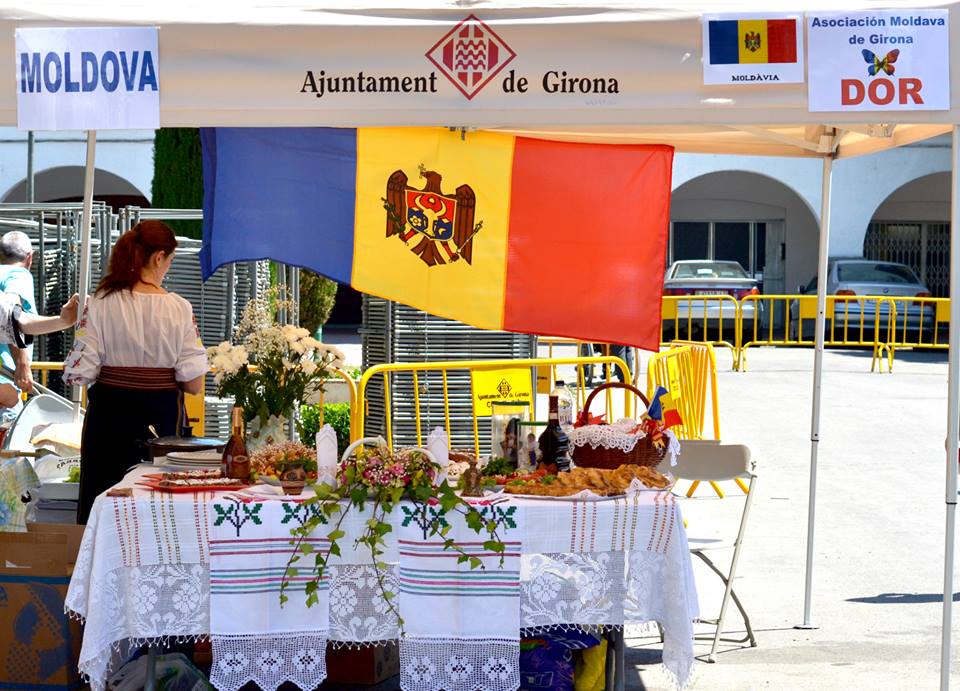 (Foto) Moldovenii din Girona au lăsat gura apă trecătorilor